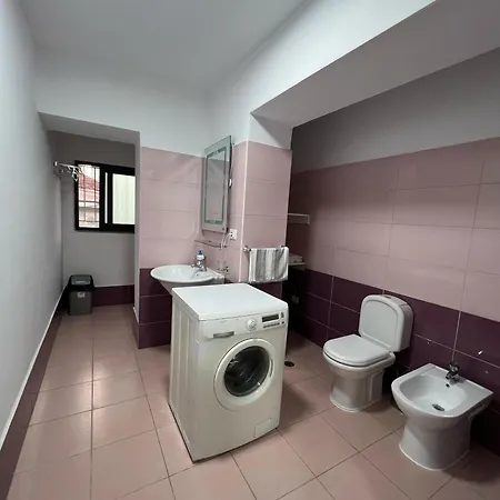 Center Bazaar 地拉那